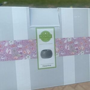 Scentsy Petal Pink small warmer